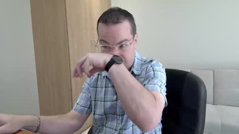 Snapshot of brettdj chatting on 09/20/25, 10:49 Brett online show from 09/20/25, 10:49