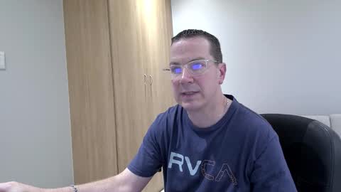 Snapshot of brettdj chatting on 09/28/25, 01:16 Brett online show from 09/28/25, 01:16