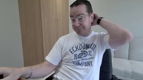 Snapshot of brettdj chatting on 01/15/26, 01:05 Brett online show from 01/15/26, 01:05