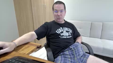 Snapshot of brettdj chatting on 01/18/26, 12:42 Brett online show from 01/18/26, 12:42