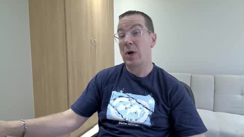 Snapshot of brettdj chatting on 02/01/26, 02:48 Brett online show from 02/01/26, 02:48