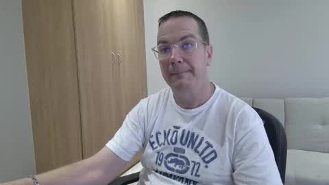 Snapshot of brettdj chatting on 03/08/26, 01:04 Brett online show from 03/08/26, 01:04