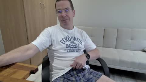 Snapshot of brettdj chatting on 04/12/26, 09:03 Brett online show from 04/12/26, 09:03
