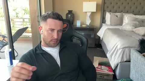 Brett Mycles online show from 09/29/25, 08:46