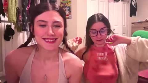 Snapshot of briadominick chatting on 02/19/25, 02:55 Brianna3 online show from 02/19/25, 02:55