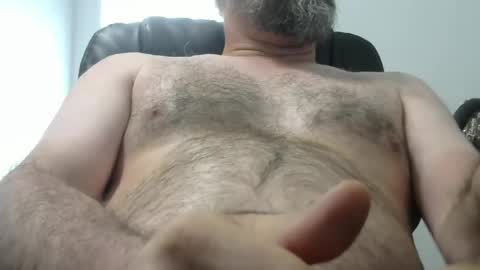 Snapshot of brian871001 chatting on 04/19/26, 03:22 brian871001 online show from 04/19/26, 03:22