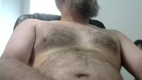 Snapshot of brian871001 chatting on 05/04/26, 02:24 brian871001 online show from 05/04/26, 02:24