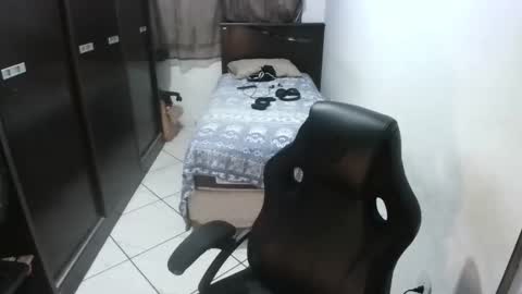 Snapshot of brianaries chatting on 01/13/26, 04:40 brianaries online show from 01/13/26, 04:40