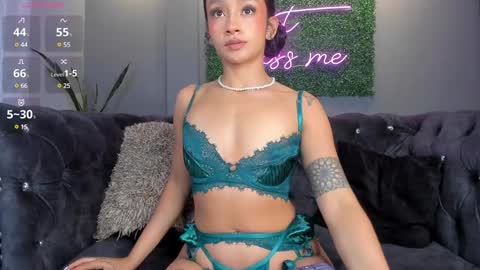 Snapshot of brianathompson chatting on 01/04/25, 10:13 BRIANA online show from 01/04/25, 10:13