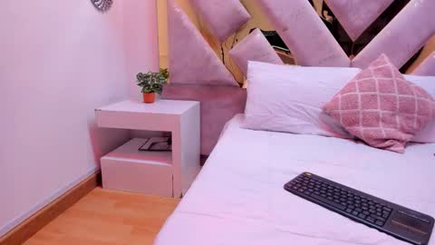 Brianna  online show from 11/30/25, 09:08