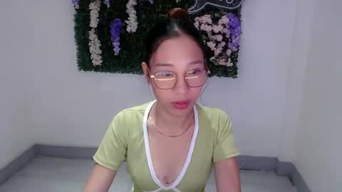 brie_belle online show from 12/27/24, 06:24