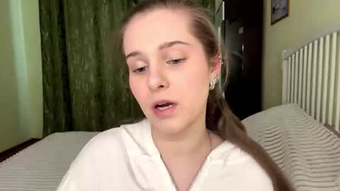 Snapshot of brielleroberts chatting on 03/17/26, 08:06 brielleroberts online show from 03/17/26, 08:06