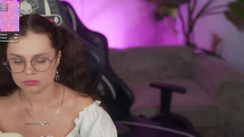 Snapshot of bright_diamonds_054 chatting on 05/03/26, 02:45 Diamonds Girls online show from 05/03/26, 02:45