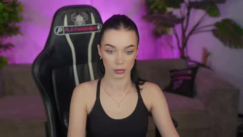 Snapshot of bright_diamonds_054 chatting on 05/04/26, 06:42 Diamonds Girls online show from 05/04/26, 06:42