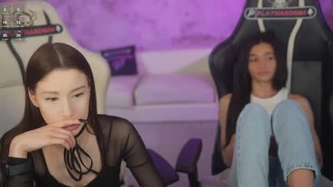 Snapshot of bright_diamonds_054 chatting on 05/28/26, 07:33 Diamonds Girls online show from 05/28/26, 07:33