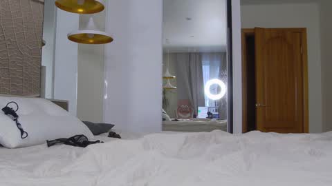 Snapshot of brightrays__ chatting on 01/12/25, 06:39 Amina Adelina online show from 01/12/25, 06:39