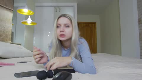 Snapshot of brightrays__ chatting on 01/13/25, 01:02 Amina Adelina online show from 01/13/25, 01:02