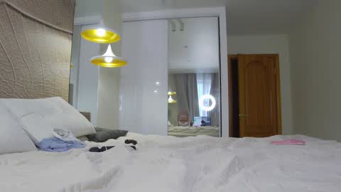 Snapshot of brightrays__ chatting on 01/13/25, 04:07 Amina Adelina online show from 01/13/25, 04:07