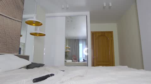 Snapshot of brightrays__ chatting on 01/15/25, 04:57 Amina Adelina online show from 01/15/25, 04:57