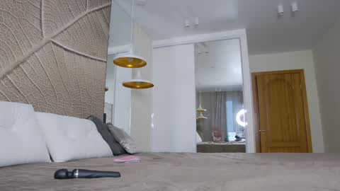 Snapshot of brightrays__ chatting on 01/21/25, 02:43 Amina Adelina online show from 01/21/25, 02:43
