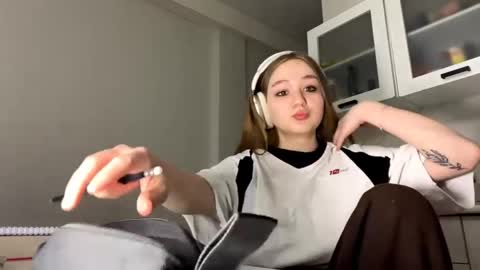 Anne online show from 05/02/26, 01:05