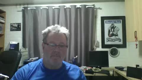 Snapshot of brikond chatting on 02/12/26, 06:03 mike07 online show from 02/12/26, 06:03