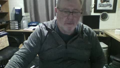 Snapshot of brikond chatting on 05/24/26, 06:24 mike07 online show from 05/24/26, 06:24