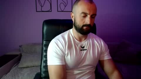 brindlefly69 online show from 06/20/26, 03:37