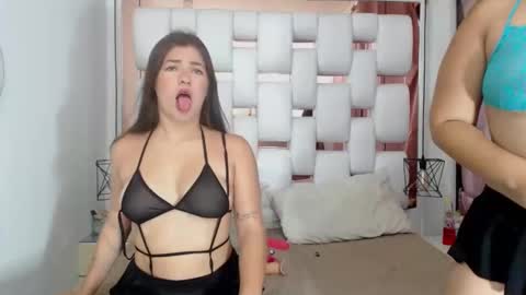 Snapshot of britanyandmelany chatting on 09/09/25, 02:49 BritanyANDmelany online show from 09/09/25, 02:49