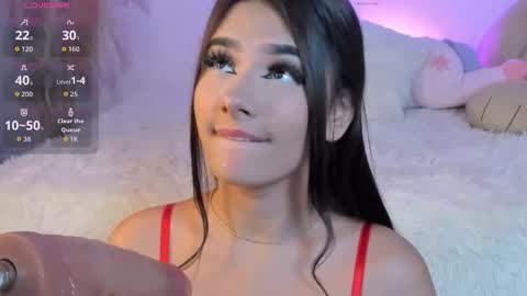 Snapshot of britanylin__ chatting on 03/05/26, 06:53 britanylin__ online show from 03/05/26, 06:53