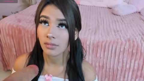 Snapshot of britanylin__ chatting on 03/12/26, 09:15 britanylin__ online show from 03/12/26, 09:15