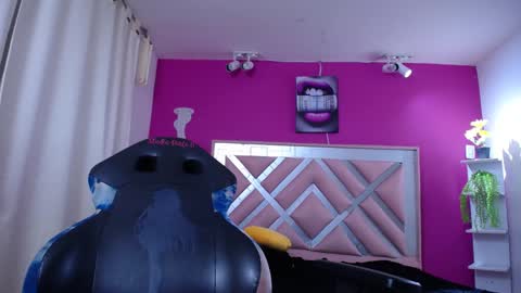 Snapshot of brithany_smiith_ chatting on 12/24/24, 02:54 britany online show from 12/24/24, 02:54