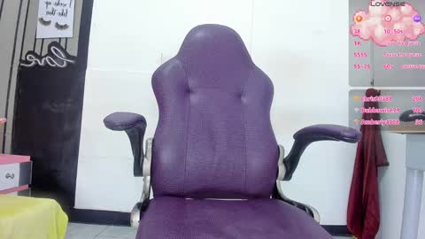 Snapshot of brithanyslim chatting on 02/13/25, 01:19 brithanyslim online show from 02/13/25, 01:19