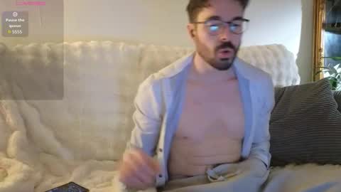 Snapshot of britishpoet chatting on 11/30/25, 08:02 Callum online show from 11/30/25, 08:02