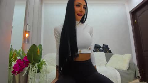 Snapshot of britney_charm chatting on 03/22/26, 07:12 britney_charm online show from 03/22/26, 07:12