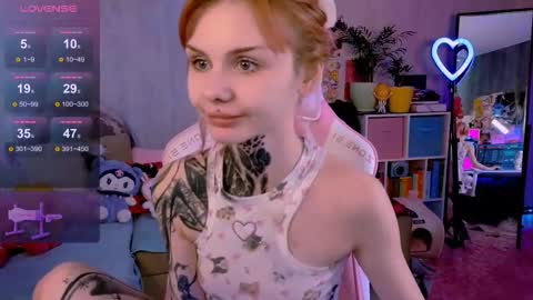 Snapshot of britney_lynch chatting on 09/21/25, 01:02 Britney online show from 09/21/25, 01:02