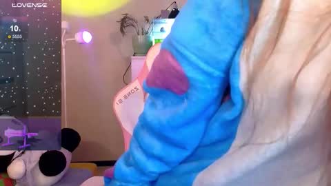 Britney online show from 12/04/25, 09:12