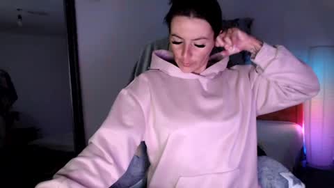Snapshot of britneydivine chatting on 05/13/26, 10:01 Britney online show from 05/13/26, 10:01