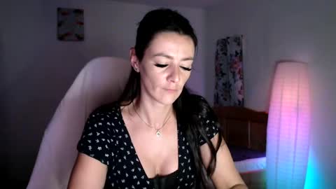 Snapshot of britneydivine chatting on 06/09/26, 09:32 Britney online show from 06/09/26, 09:32