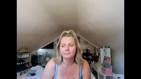 Snapshot of brittanybby23 chatting on 09/15/25, 05:02 brittanybby23 online show from 09/15/25, 05:02