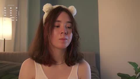 Snapshot of britthe chatting on 09/19/25, 11:11 Lina online show from 09/19/25, 11:11