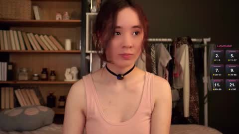 Snapshot of britthe chatting on 11/11/25, 11:32 Lina online show from 11/11/25, 11:32