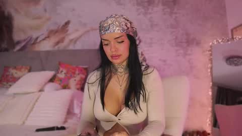 Snapshot of brivibexoxo chatting on 10/19/25, 05:02 BriannaMoon online show from 10/19/25, 05:02