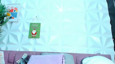 Snapshot of briyit_doll chatting on 12/13/24, 04:38 BRIYIT online show from 12/13/24, 04:38