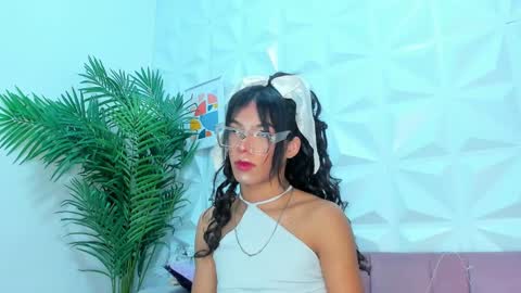 Snapshot of briyit_doll chatting on 01/04/25, 02:03 BRIYIT online show from 01/04/25, 02:03