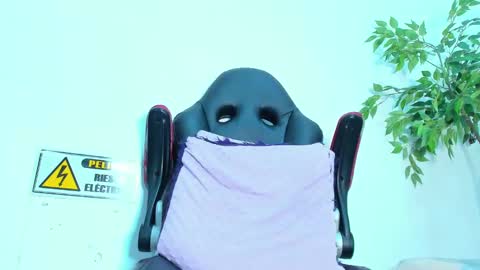 Snapshot of briyit_doll chatting on 02/15/25, 07:06 BRIYIT online show from 02/15/25, 07:06