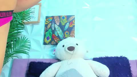 Snapshot of briyit_doll chatting on 09/19/25, 04:25 BRIYIT online show from 09/19/25, 04:25