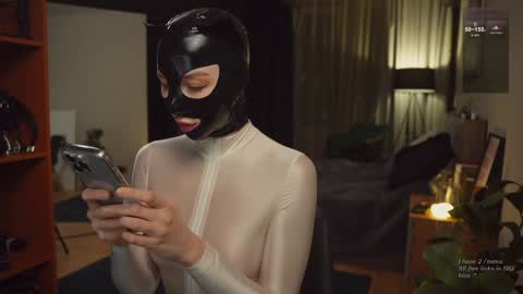 Snapshot of bronnica chatting on 01/27/25, 03:28 Anna online show from 01/27/25, 03:28