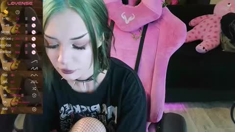 Snapshot of broodmommyy3 chatting on 02/12/25, 08:27 Martha online show from 02/12/25, 08:27