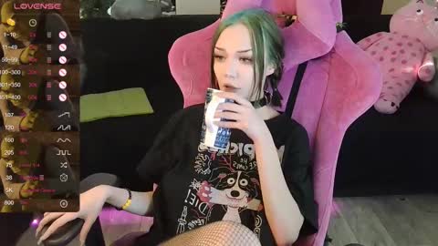 Snapshot of broodmommyy3 chatting on 02/14/25, 09:34 Martha online show from 02/14/25, 09:34